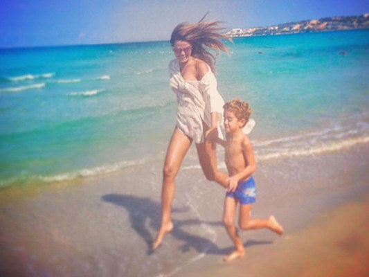 Günayın eşq yaşadığı deyilən biznesmenin eks-sevgilisi Bodrumda