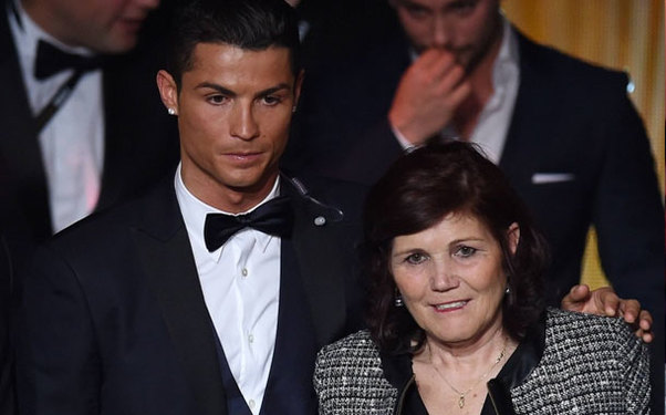 Ronaldonun anası oğlunu incitdiklər üçün fransızlara hirslənib