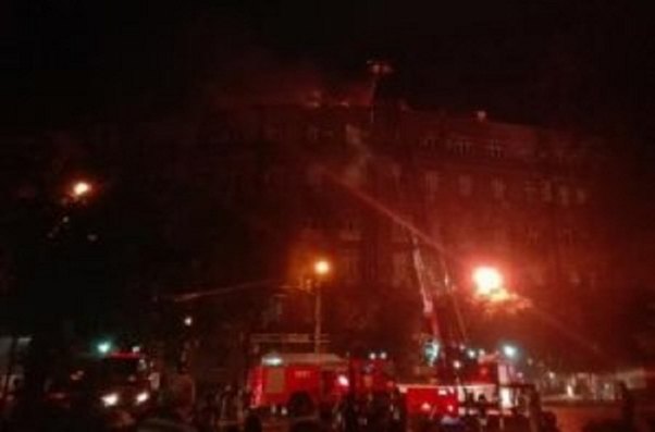 Ermənistanda nazirlik binasında güclü yanğın