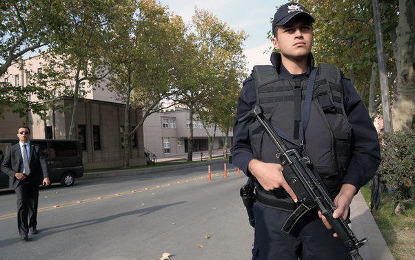 Türkiyədə polis binasına hücum: