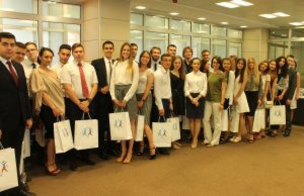 Rusiyalı ali məktəb tələbələri Gənclər Fondunda