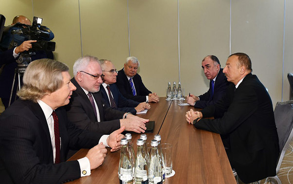 İlham Əliyev Polşada həmsədrlərlə görüşüb