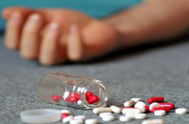 20 yaşlı qız dərmandan zəhərlənib