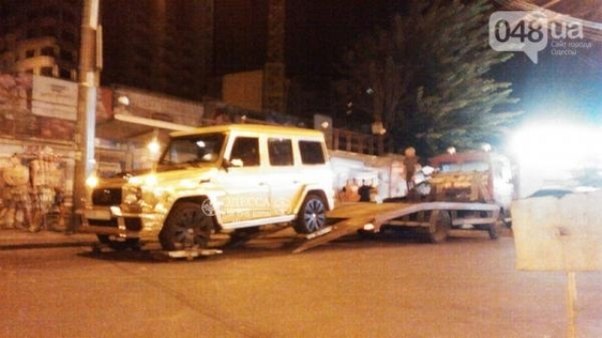 Azərbaycanlıya məxsus qızılı `Galendewagen` cərimə meydançasına aparıldı