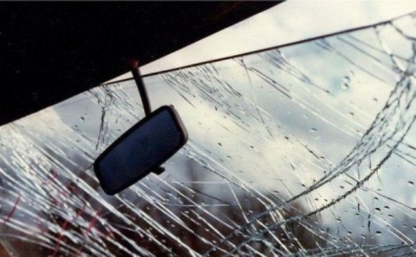 Avtomobil divara çırpılıb, sürücü ölüb