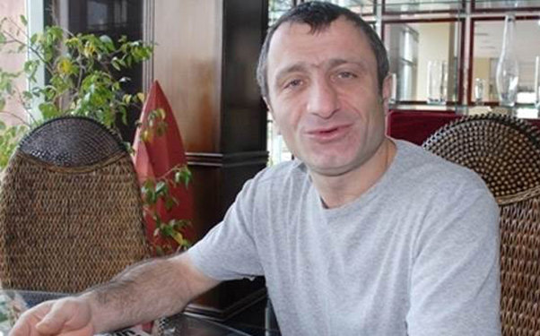 Türkiyəli aktyor qəzaya düşdü