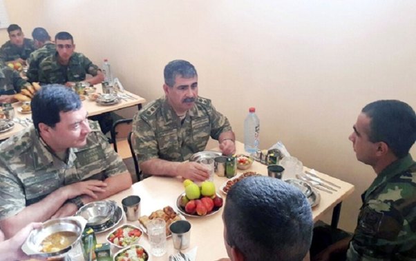 Zakir Həsənov bayramı cəbhədə əsgərlərlə qeyd etdi