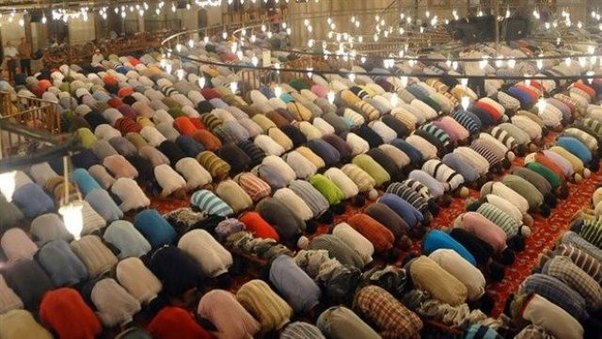 Məscidlərdə bayram namazı qılınıb
