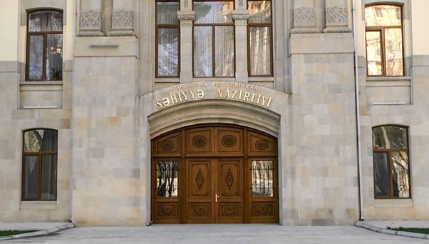 Səhv ayağı kəsən həkim və direktoru işdən çıxarıldı