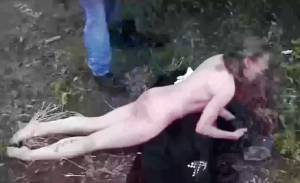 Xəyanətkar arvadını lüt soyundurub meşədə döydü