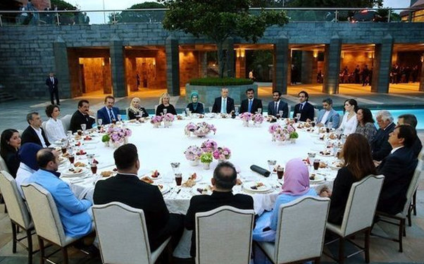 İftar yeməyi qalmaqalla başa çatdı