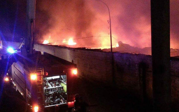 Maşın bazarında 60-dan artıq mağaza tamamilə yanıb