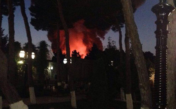 Maşın bazarı yanır