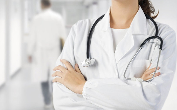 Azərbaycanda baş həkim işdən qovuldu