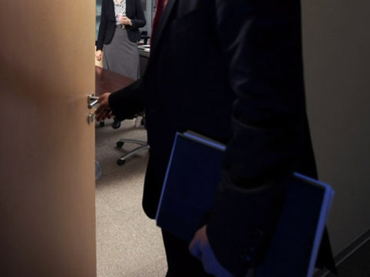 84 min məmur sərəncama göndərildi