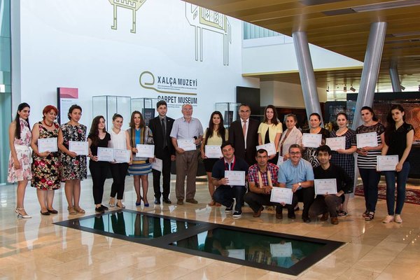 Azərbaycan Xalça Muzeyinin əməkdaşları mükafatlandırıldı