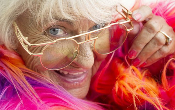 Kişiləri “oğurlayan” 87 yaşlı qadın