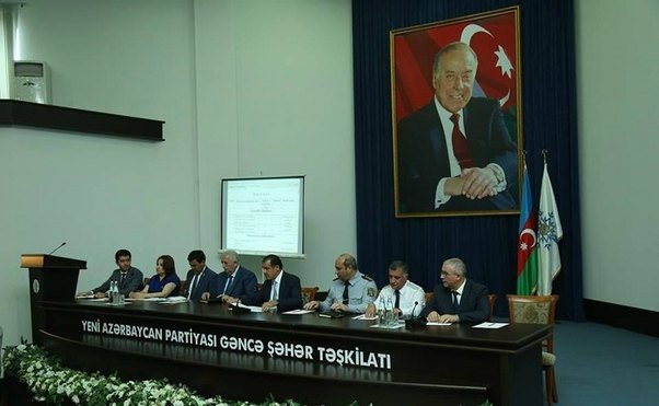 Elmar Vəliyev vətəndaşları qəbul edib