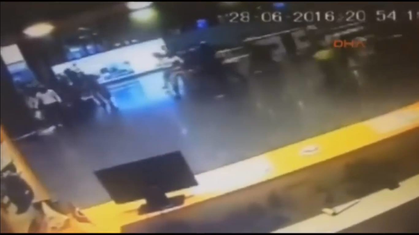 İstanbulda baş verən terror hadisəsinin ilk anlarının ən son real VİDEOgörüntüsü