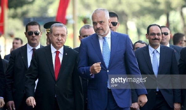 Baş nazir İstanbuldakı terrordan son anda