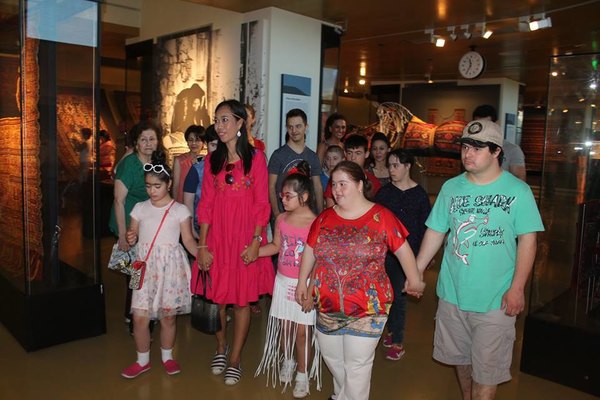 “Daun Sindromlu Şəxslərin Reabilitasiya Mərkəzi”ndə olan uşaqlar Xalça Muzeyində  oldular