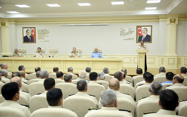 Zakir Həsənov məzunlarla görüşüb