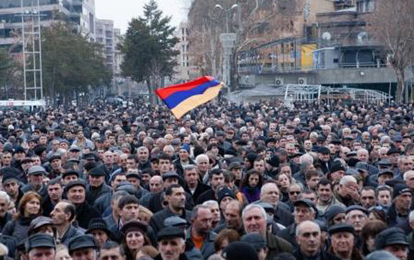 Ermənilər Rusiyaya qarşı ayağa qalxır