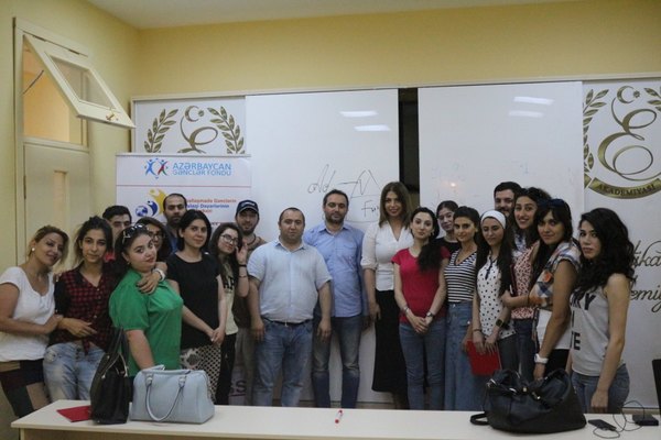 Elçin Zahiroğlu və Günel İbrahim gənc jurnalistlərə təlim keçdilər