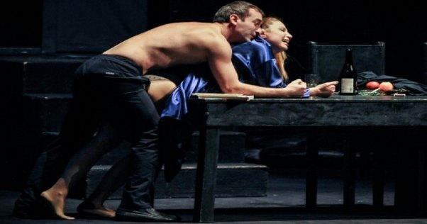 “Azdrama”da açıq-saçıq səhnələri olan tamaşa oynanılıb