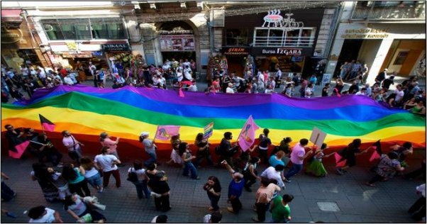 İstanbulda gey-parad keçirildi