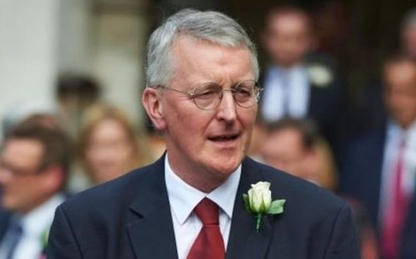 Kölgə nazir kabinetdən kənarlaşdırıldı