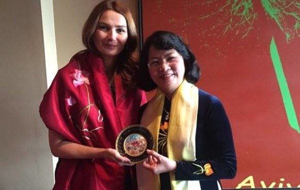 Millət vəkili Vyetnamın vitse-prezidenti ilə köçkün qadınlardan danışıb