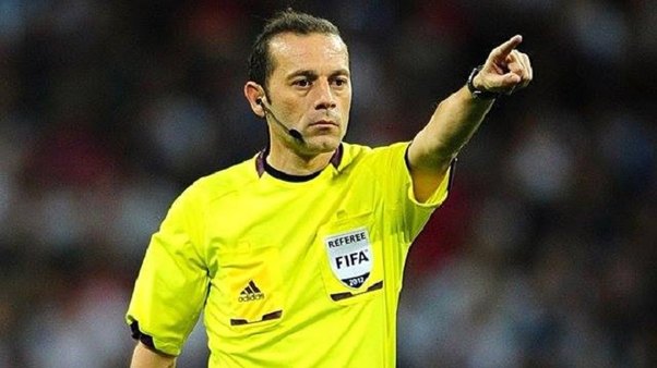 İtaliya-İspaniya oyunu Cüneyt Çakıra tapşırıldı