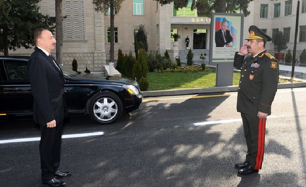 İlham Əliyev hərbçilərlə