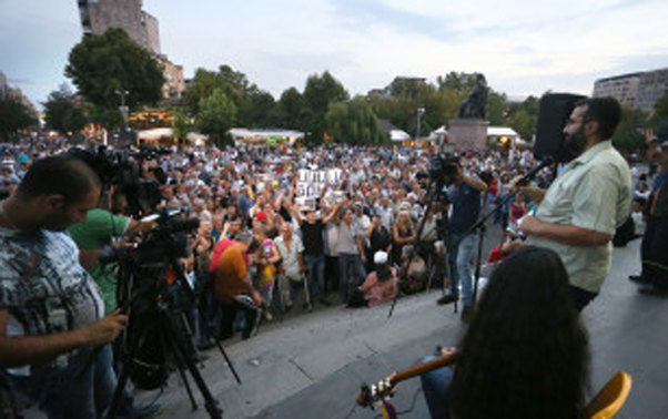 Ermənistanda Sarkisyanın istefası tələb olundu