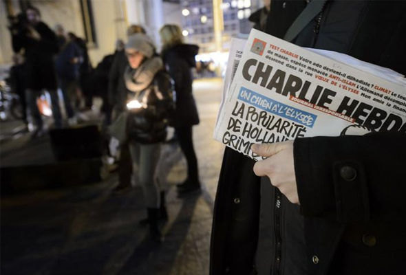 Charlie Hebdo Avropa İttifaqına görə Britaniyanı “ələ saldı” (16+)