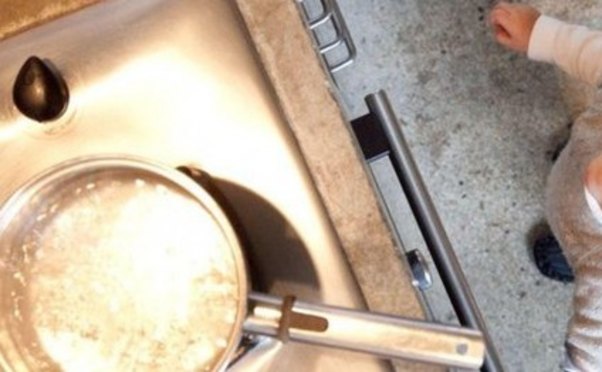 3 yaşlı uşaq yandı