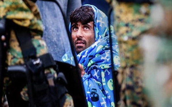 Fransada deportasiyadan qorxan mühacir pasportunu yedi