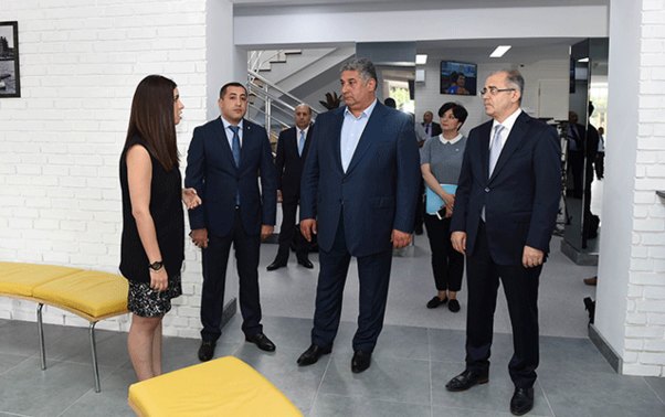 Azad Rəhimov akademiyada olub