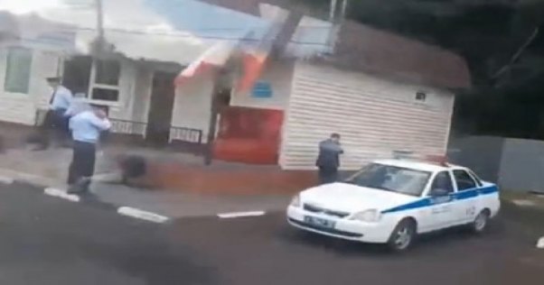 Moskvada polislərə hücum edənlər 