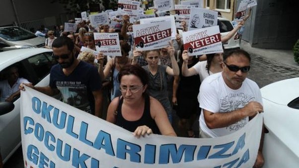 Türkiyə məktəbliləri dünyəvi təhsil üçün mübarizəyə qalxdılar