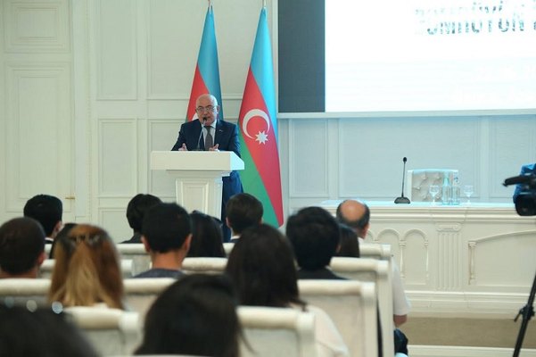 Aydın Əliyev Gəncədə tələbələrlə görüşdü