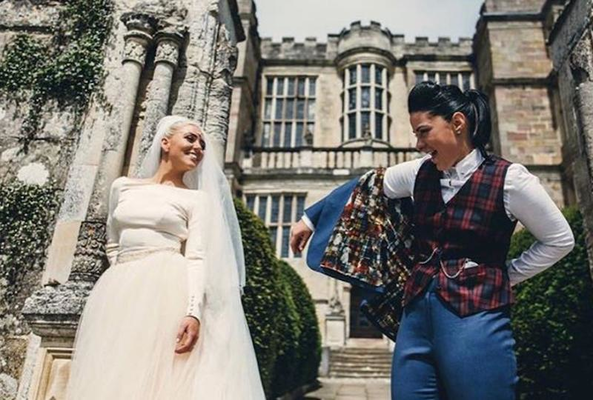 Müğənni həmcinsi ilə ailə qurdu