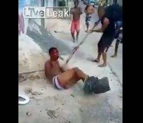 Pedofil uşağa təcavüz anında yaxalandı,