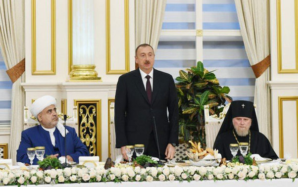 İlham Əliyev iftar süfrəsində