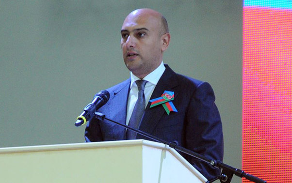 Keçmiş rəisin arvadı məhkəmədə ifadə verməkdən imtina etdi