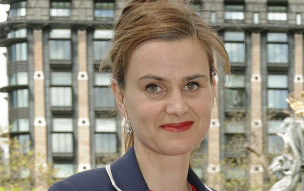 İngilis qadın deputat silahlı hücumda öldü