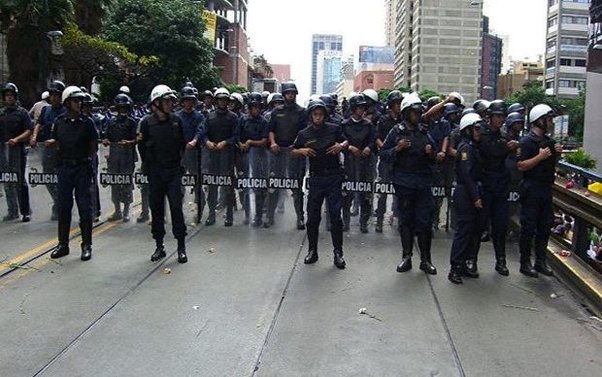 Venesuelada kütləvi iğtişaşlar