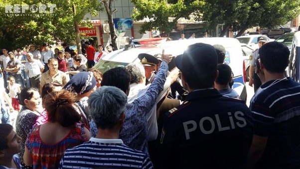 Bakıda sakinlərlə polis arasında qarşıdurma