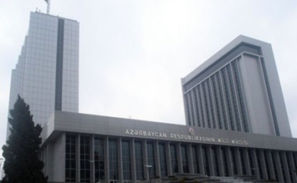 Vətəndaşların şikayət və ərizələrinə baxılmasında qayda pozuntusuna görə cəzalar müəyyənləşdirilib